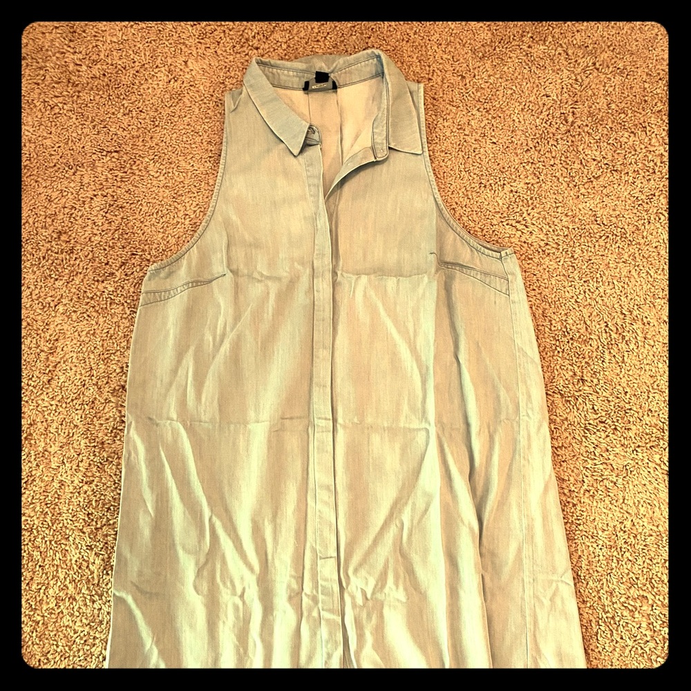 Women’s sleeveless shirtdress